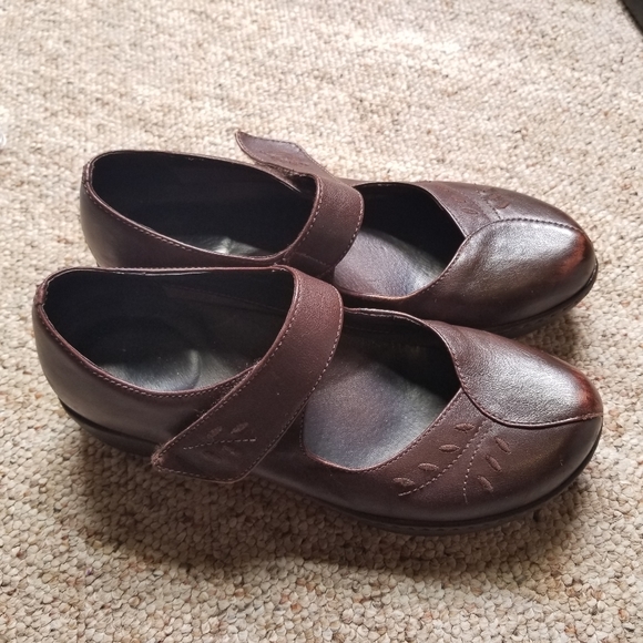 dansko annie